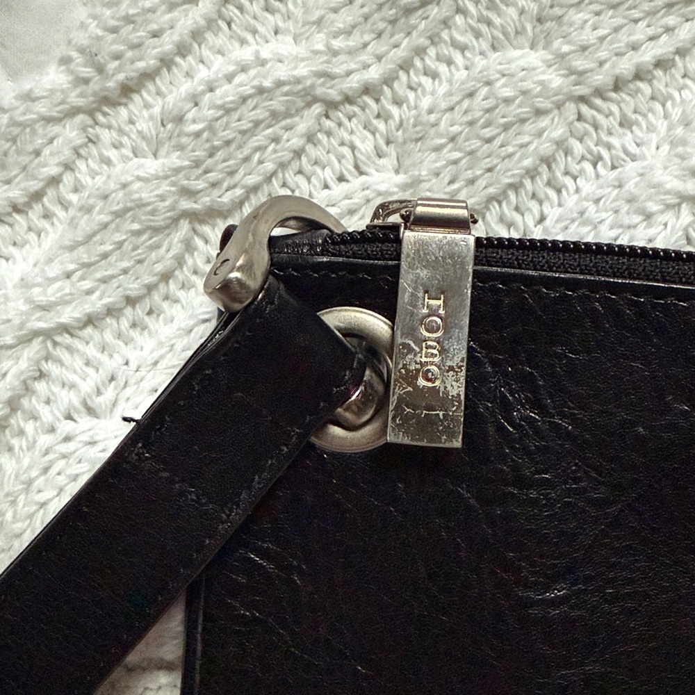 Hobo Vida Black Leather Wristlet - Picture 3 of 12